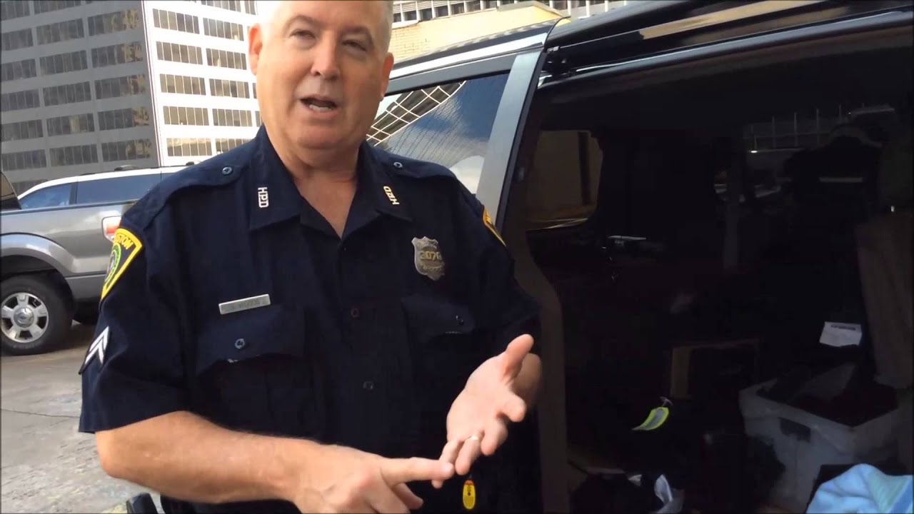 Houston Police Stage Car Break-In, Offer Tips on Keeping Burglars Away