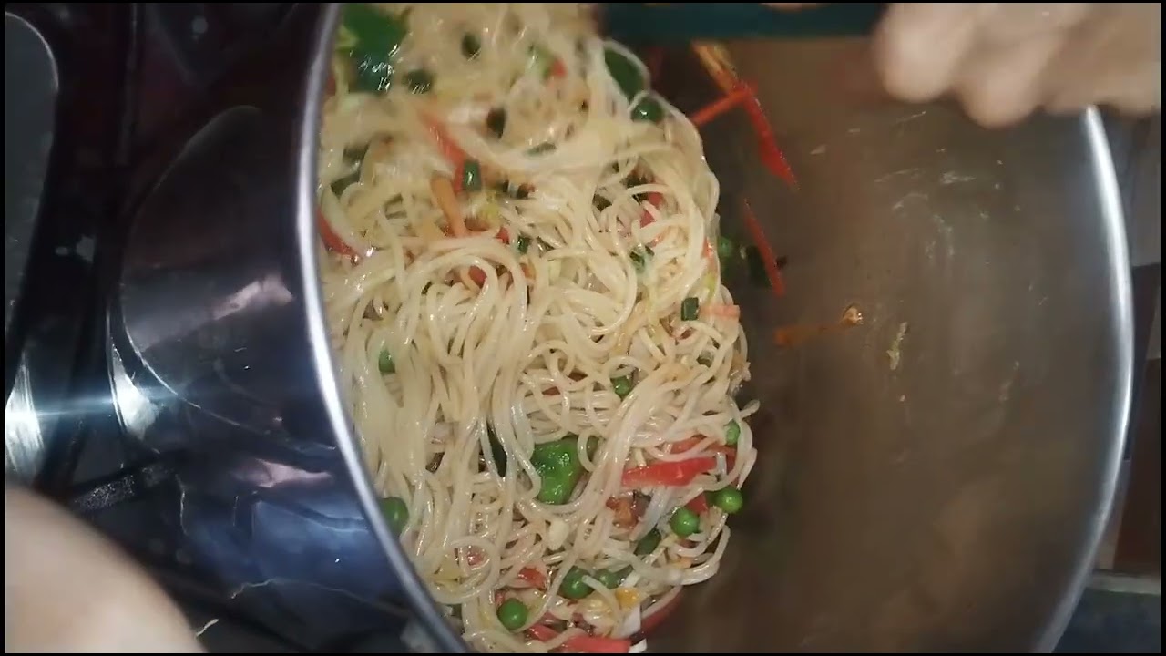 Mazedar Singaporean Rice 🍛 🌾  Recipe By 𝓝ɐ𝘯ⅆ⁂ℬ𝒉𝘢ც𝒉ῖ⁂ҝá⁂κ𝗶𝔱cʱ𝒆ɳ, 🍽️ 🍳#uploadyoutubeshorts #upload 