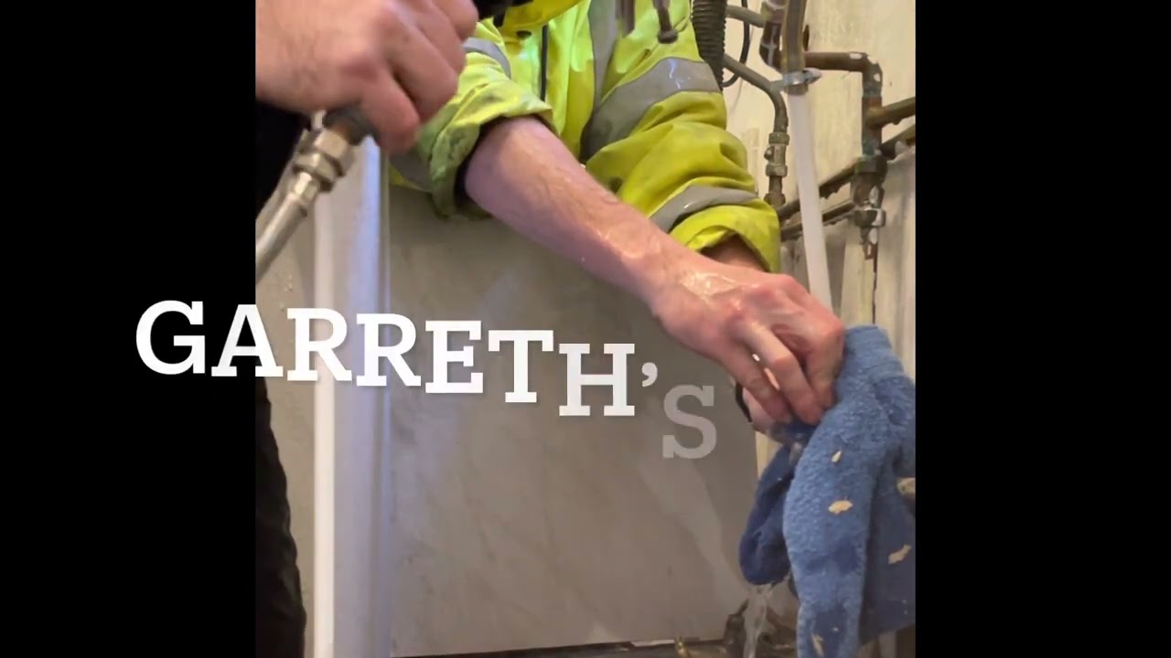 Changing a water main stop tap live