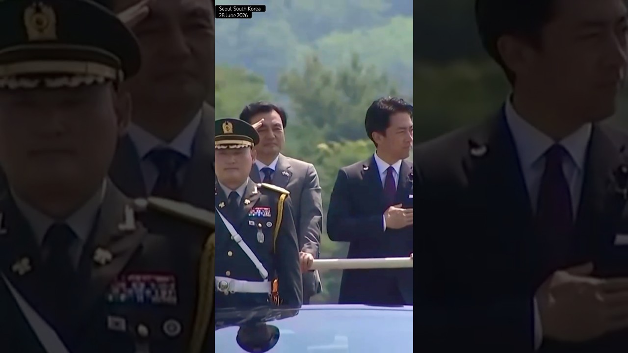 Japanese Defence Minister Shinjiro Koizumi received by his South Korean counterpart