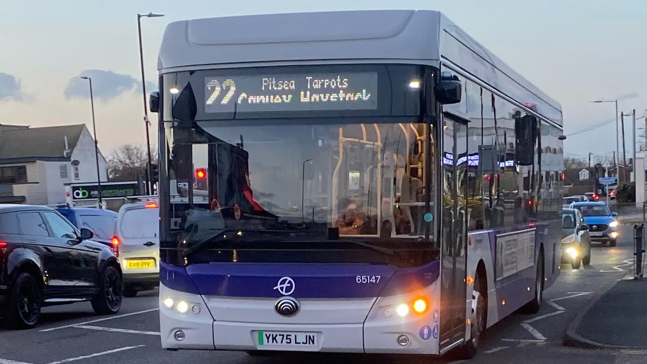 First Basildon Yutong 65147 YK75LJN on service 22 