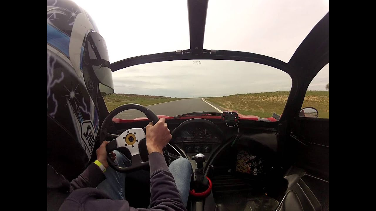 Circuit de Clastres - Secma F16 derrière une Ariel Atom tracé jaune vs