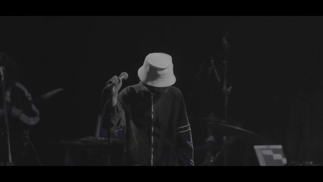 um-hum - Plastic L [Official Visualizer]
