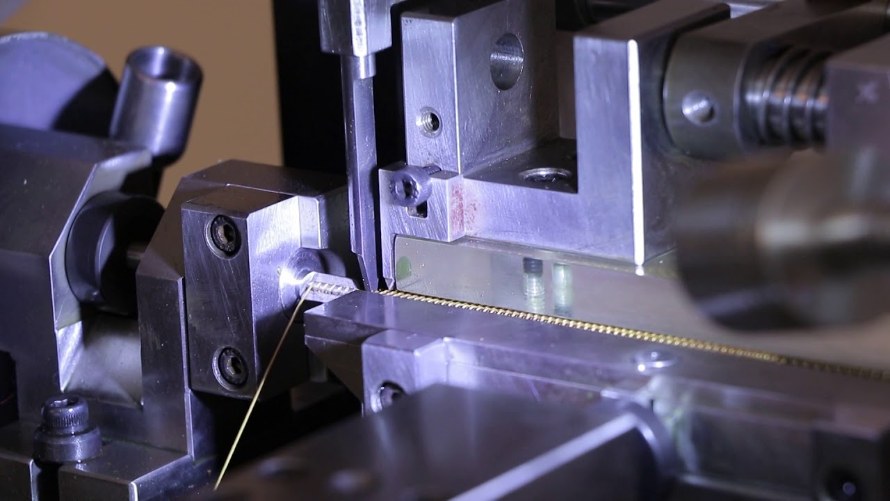 Mesh chain machine