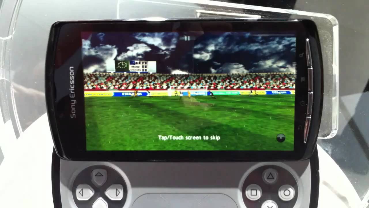 MWC 2011   Xperia PLAY FIFA 2010