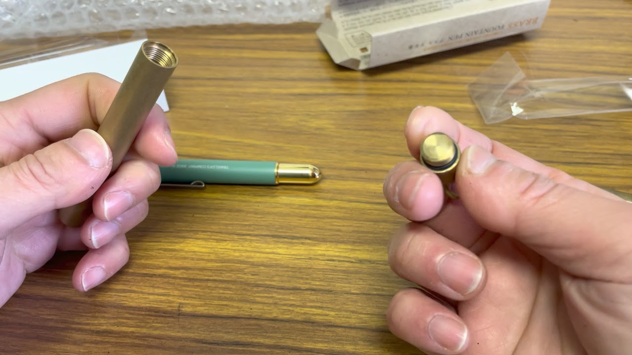 Traveler's Company Brass Fountain Pen と Ink Cartridge を開けます