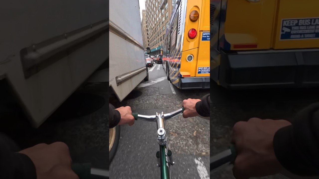 Cyclist Vs New York Traffic #fixedgear