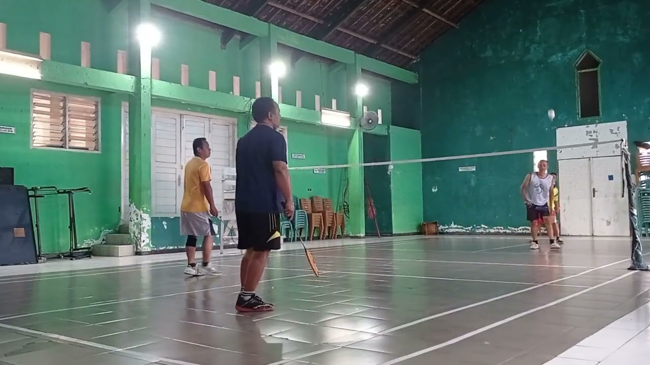 Dari mana datangnya bahagia, dari teman yang selalu  ngajak badminton ...#badminton #badmintolovers