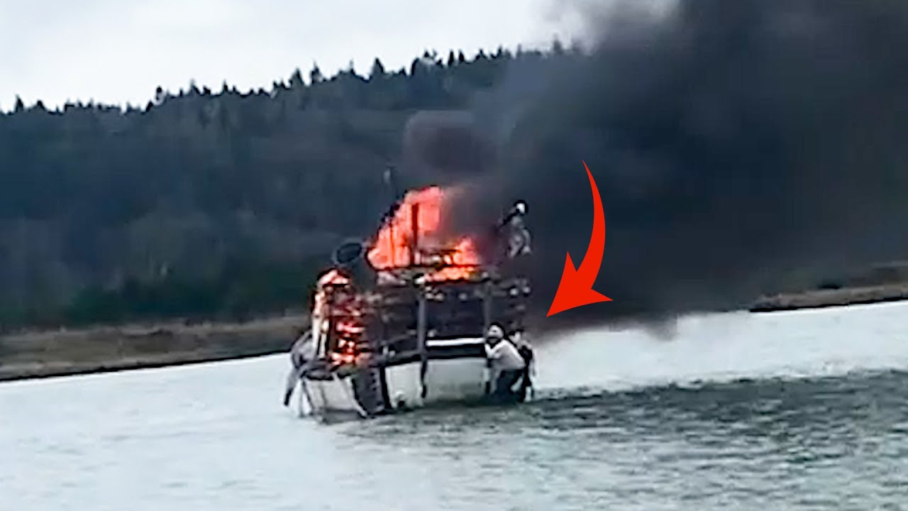 ¡Su barco de pesca se incendia y el pescador puede quemarse o ahogarse! Entonces llegan unos héroes