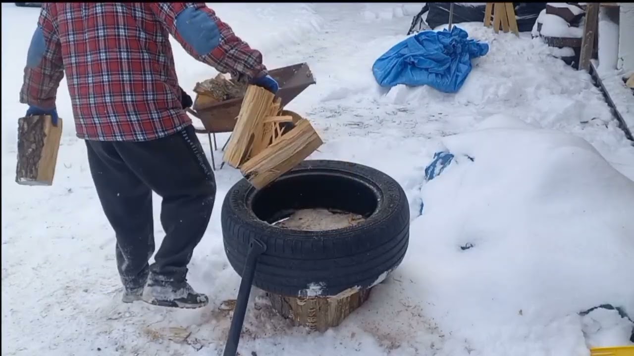 Machamy siekierką 😅 #wood #woodworking #firewood #axe #gardena #woodsplitting #logger #timberfaller