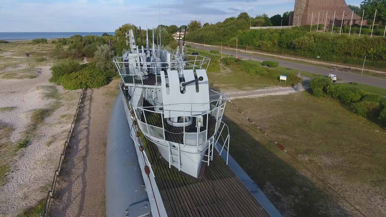 Das Marine Ehrenmal in Laboe mit U 995 - 4K