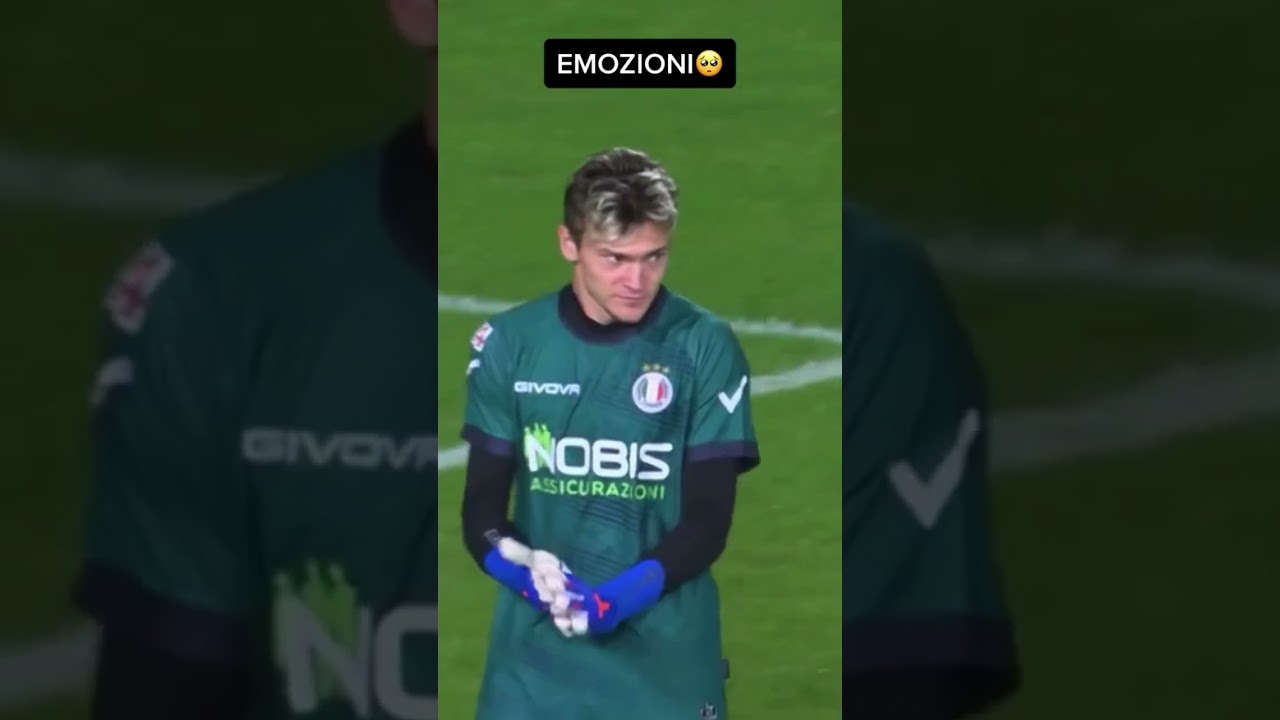 Esce un EX PORTIERE di SERIE A e entra un PORTIERE di PRIMA CATEGORIA🧤🔥😳 #shorts
