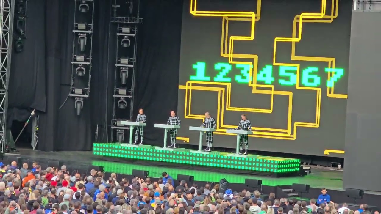 Kraftwerk - Nummern / Computerwelt / Computerwelt 2 (Live in Stuttgart, 08/07/2025)