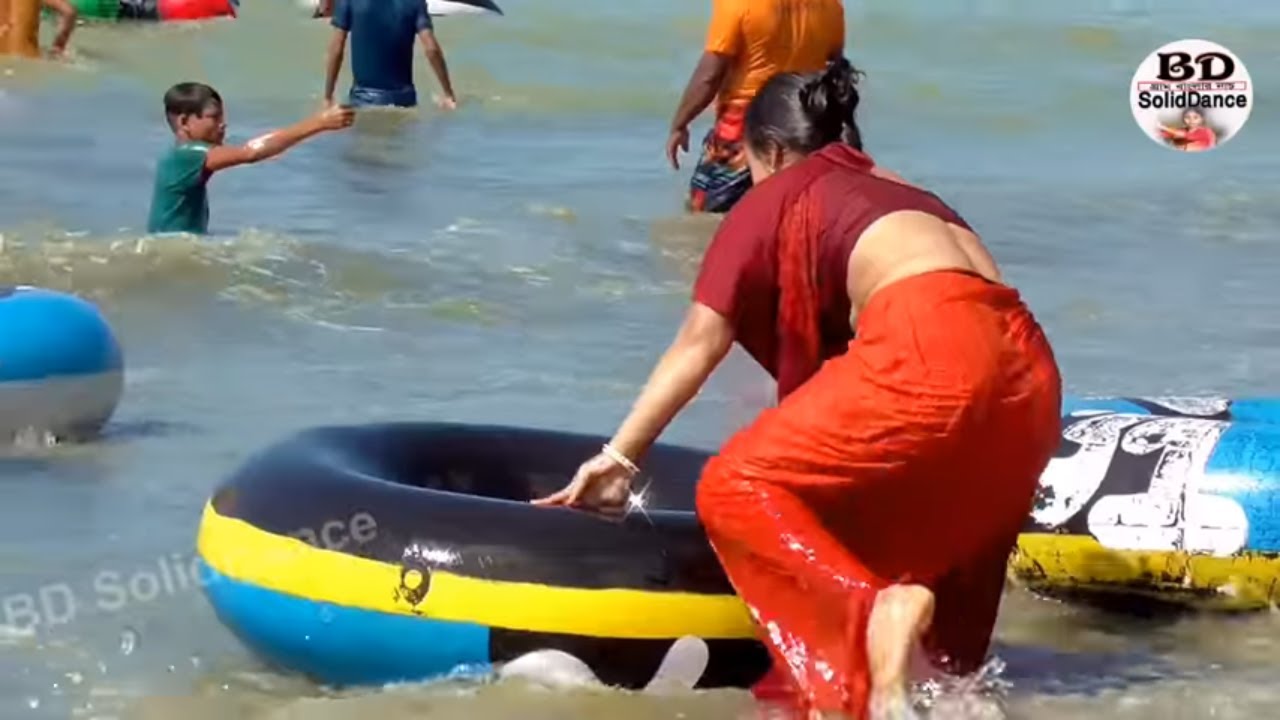 cox bazar sea beach in bangladesh । কক্সবাজার বিচে মজাদায়ক গোসল আর  ছবি তোলার ভিডিও দেখুন
