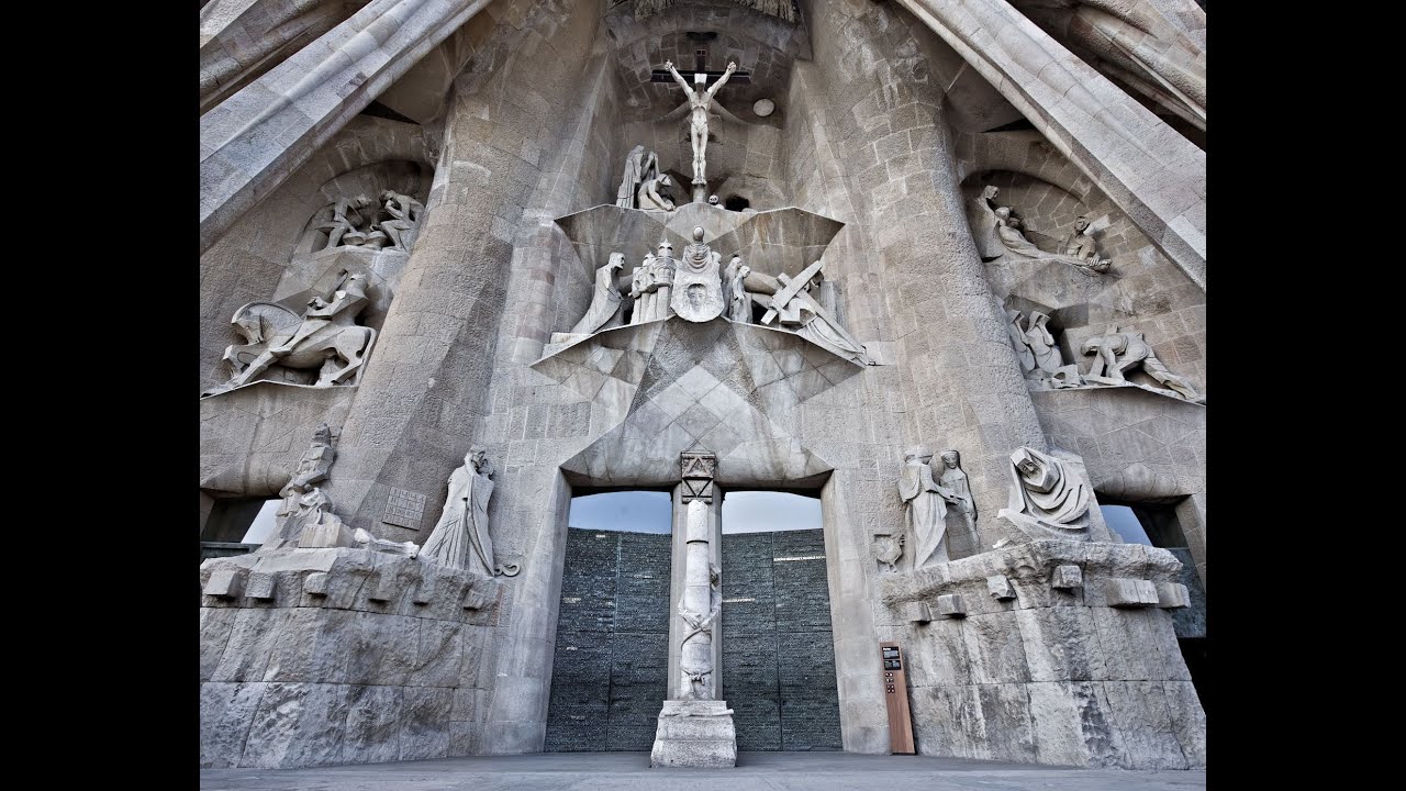 SUBIRACHS / PASSION FA&Ccedil;ADE. SAGRADA FAMILIA (english)