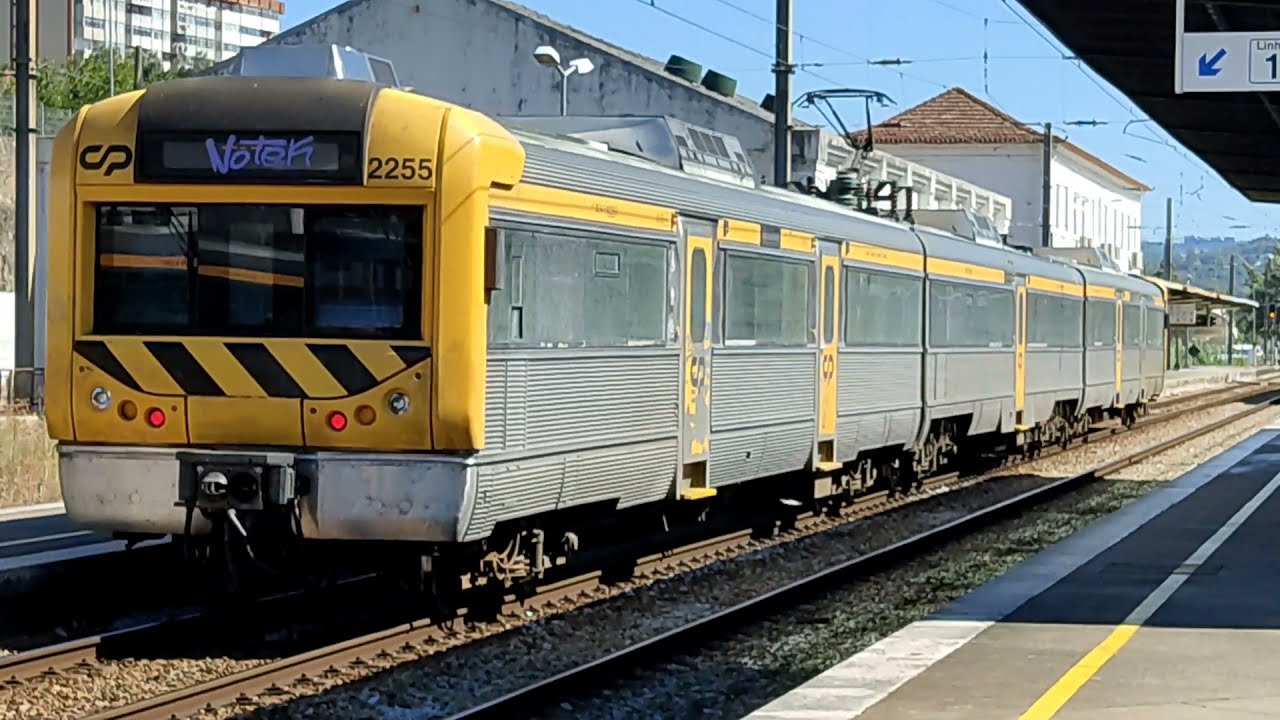Trenes en Coimbra-B / Comboios na estação de Coimbra-B
