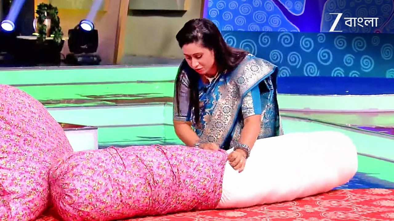 একটা বিশাল পাশবালিশে দিদিদের পড়াতে হবে Cover | Didi No 1 Season 8 | Full Ep 306 | Zee Bangla