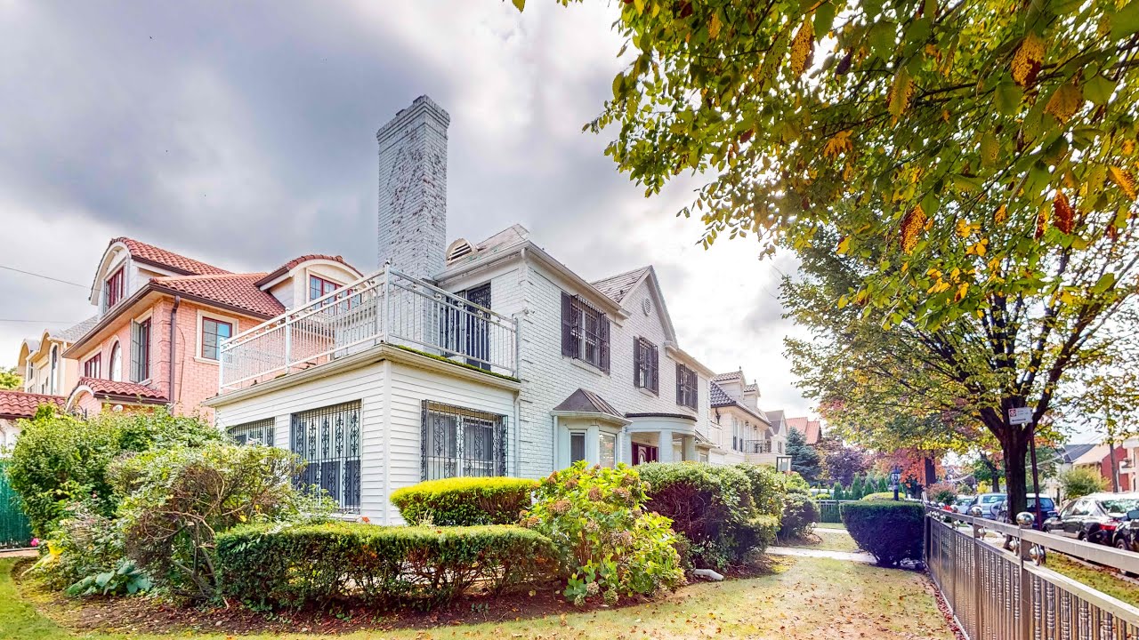 110-56 68th Avenue Forest Hills House For Sale - New York | Matterport