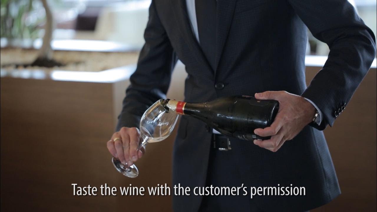 Подача игристого вина / Serving sparkling wines