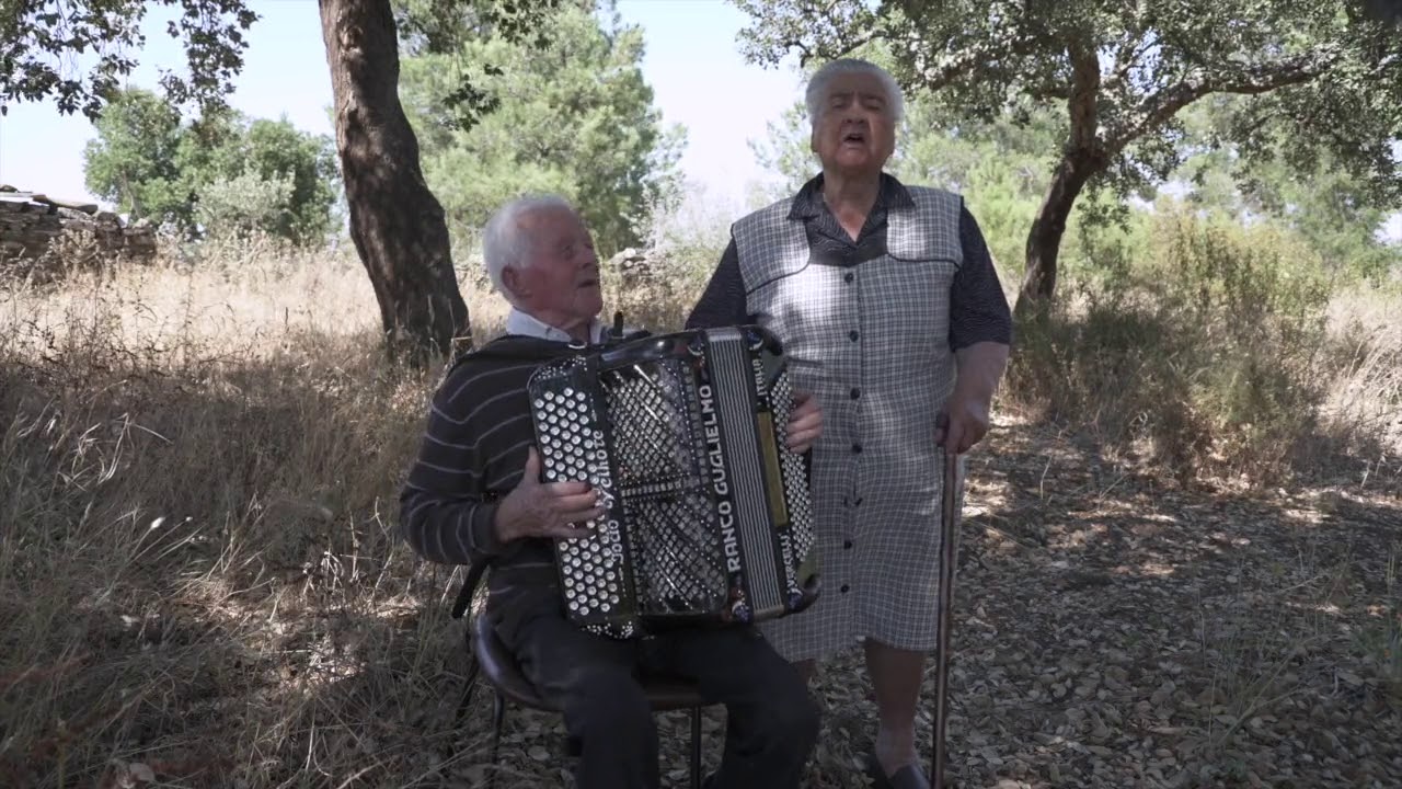 João Velhote e Ana Crespo interpretam «Era uma vez uma velhinha».