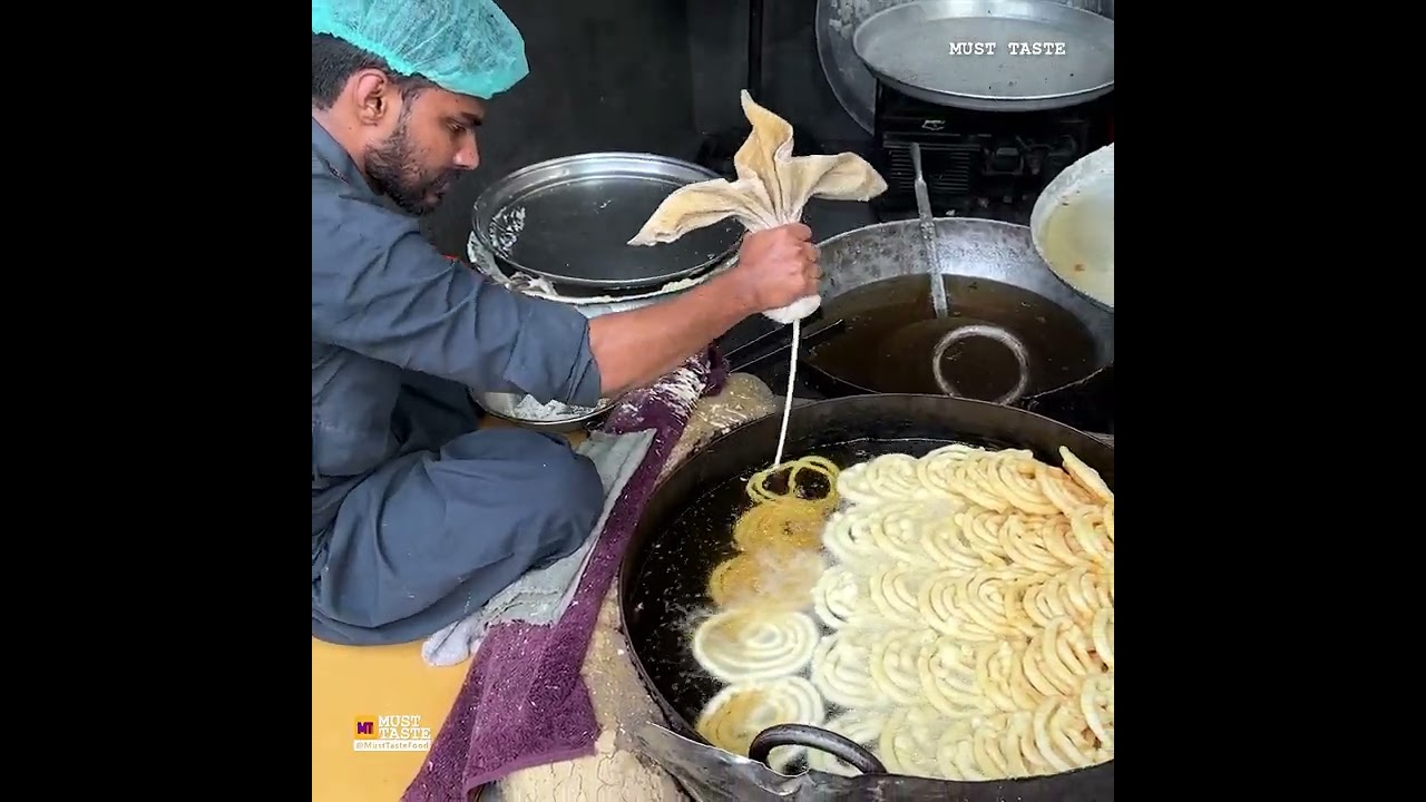 Jalebi Making - Big Size Jalebi Making for Ramadan Iftar - Crazy Rush for Jalebi in Iftar Time.