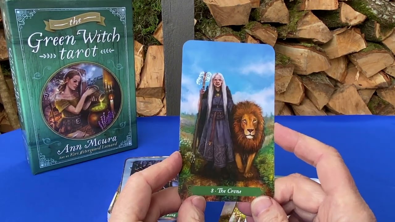 Распаковка и Обзор Таро Лесная Волшебница Unpacking Flip Thru Green Witch Tarot Deck Колена
