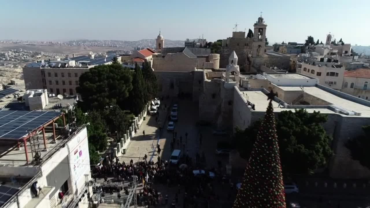 Bethlehem kicks off first Christmas parade in years