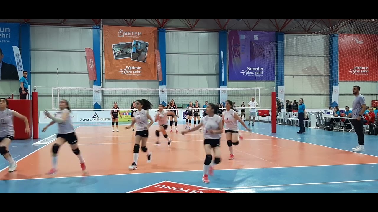 Mersin Voleybol festivali midi: 19 Mayıs 3-0 Batman Petrol spor
