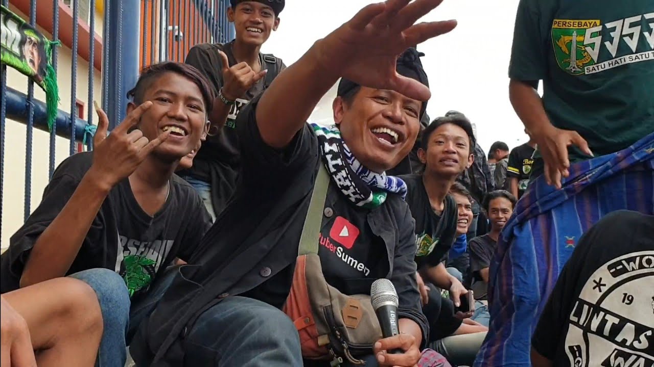 Bonek Getarkan Stadion Jalak Harupat