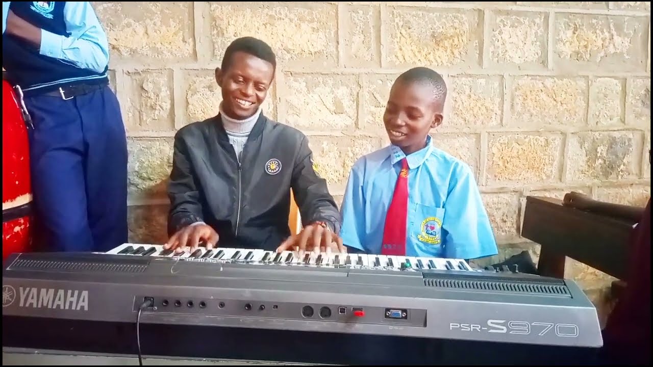 watch Organist Eugene and Parto Organist perform Mshipi by Jissu