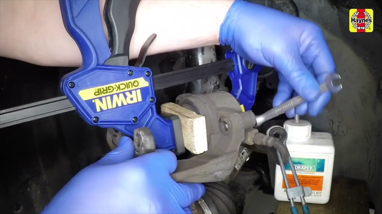 Ford S-MAX and Galaxy (2006 - 2015) - Replace the front brake pads