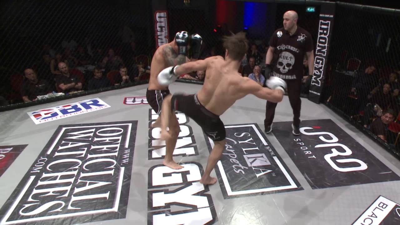 Greatest head-kick knockout EVER! - Alfie Davis vs Nick Baker