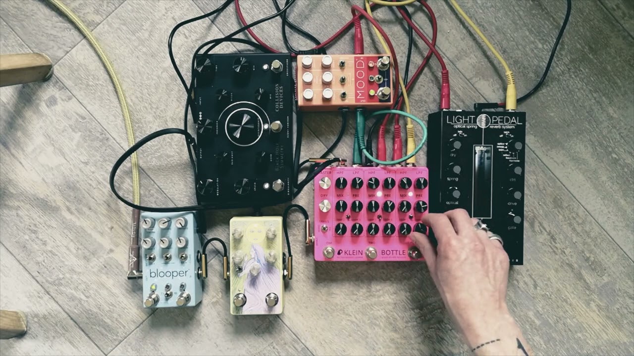 No input mixing drone (with the Klein Bottle & Light Pedal)