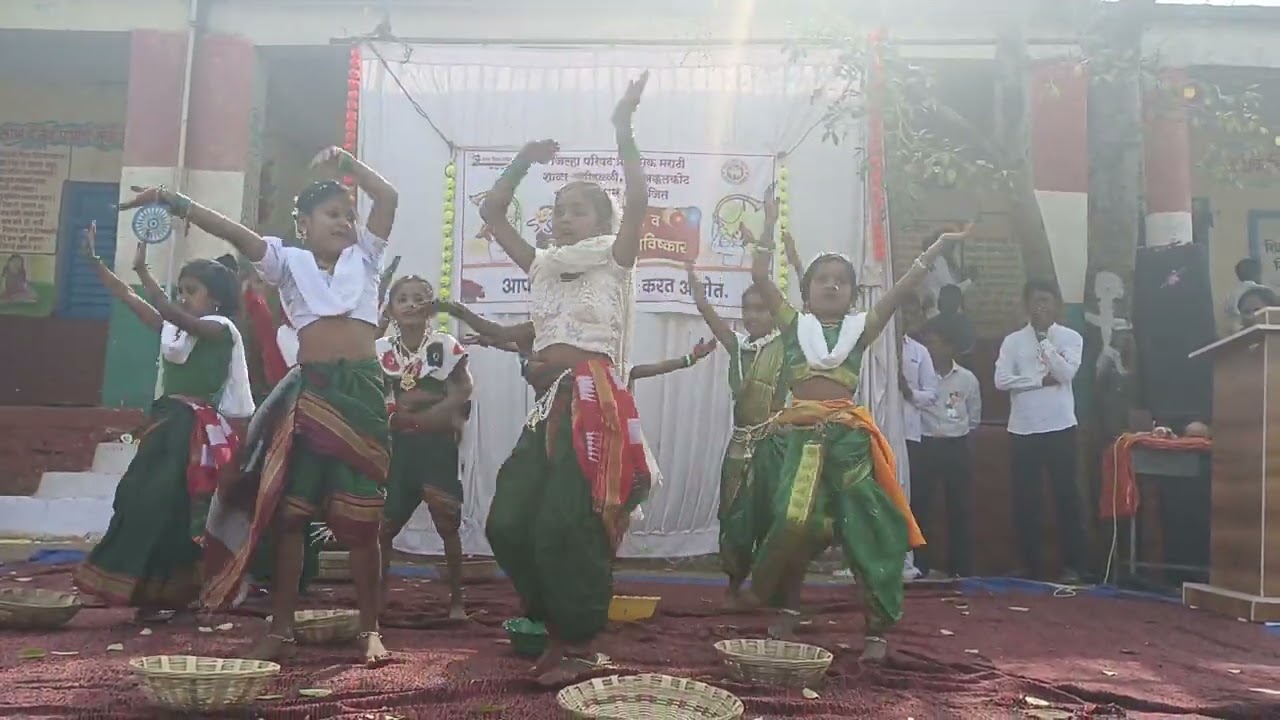 डोल डोलतय वाऱ्यावर..कोळी गीत सुंदर डान्स इयत्ता 2 री मुली जि.प.प्राथ.मराठी शाळा बागेहल्ली.. ...2024