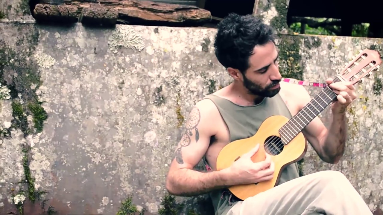 Ray Charles - I Got a Woman (Cover by Alex Serra) - Magic Bus in Iguazú, Argentina