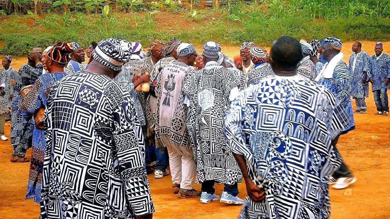 DANSE DES Réunions  BANGOU DE YAOUNDÉ [ LA RÉUNION FAIT LA FORCE ] par  Alix Aubain Tcho
