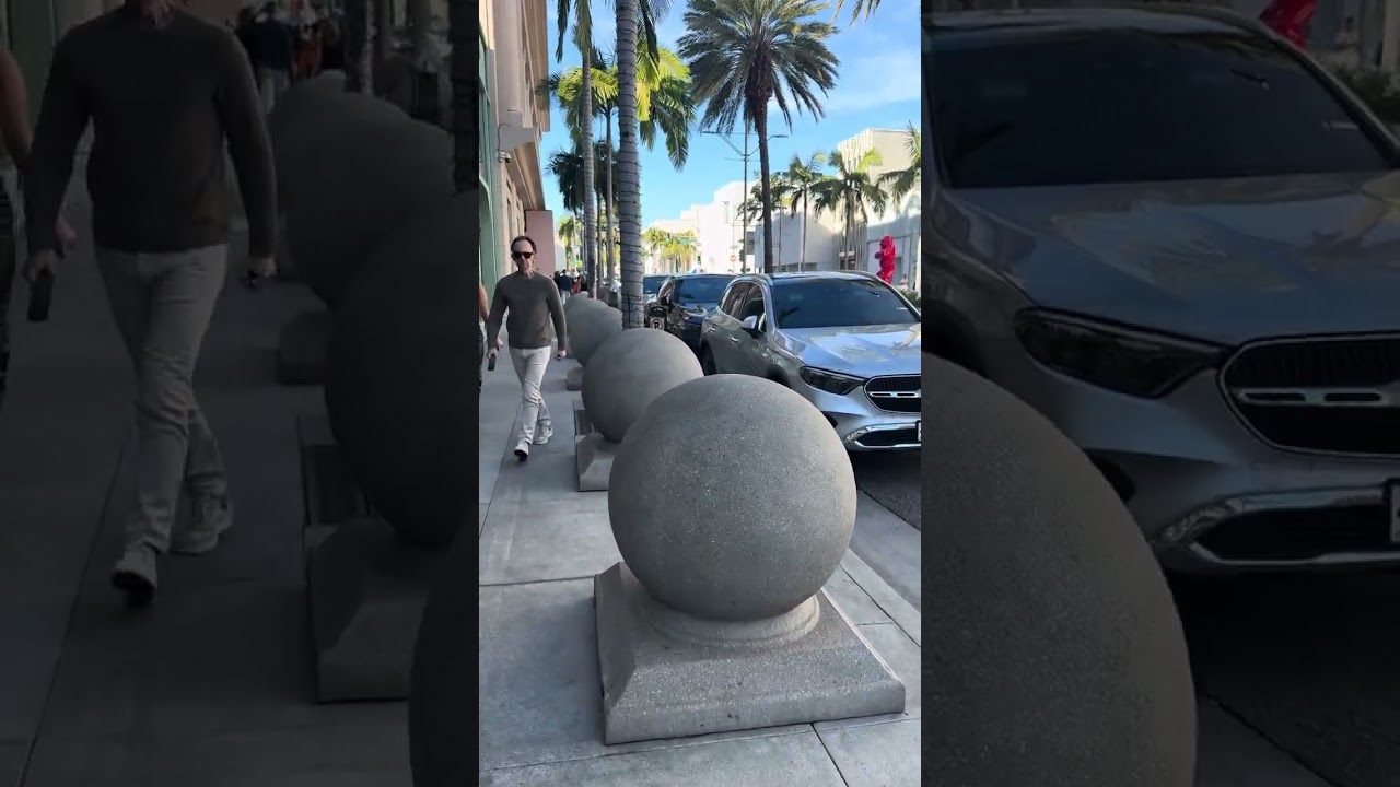 Walking around the Beverly hills , rodeo dr , amazing street #california #losangeles #beverlyhills 