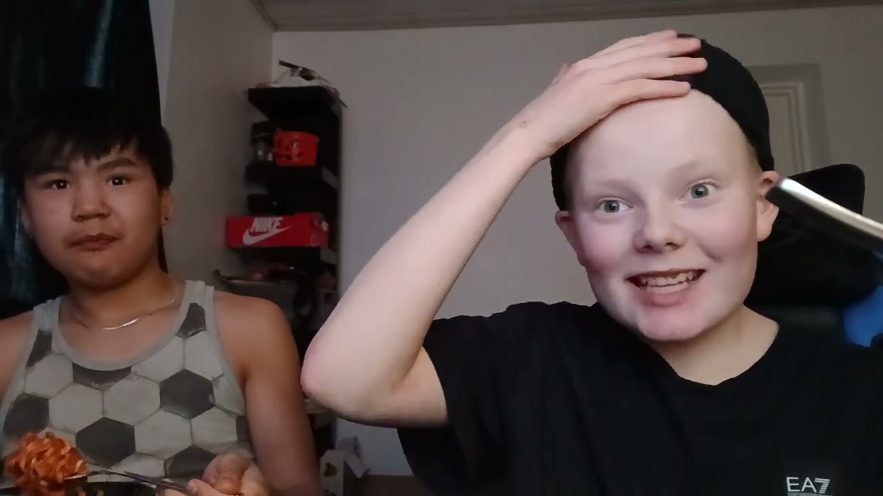 Spiser nudler for sjov (ep2 sæson 2)
