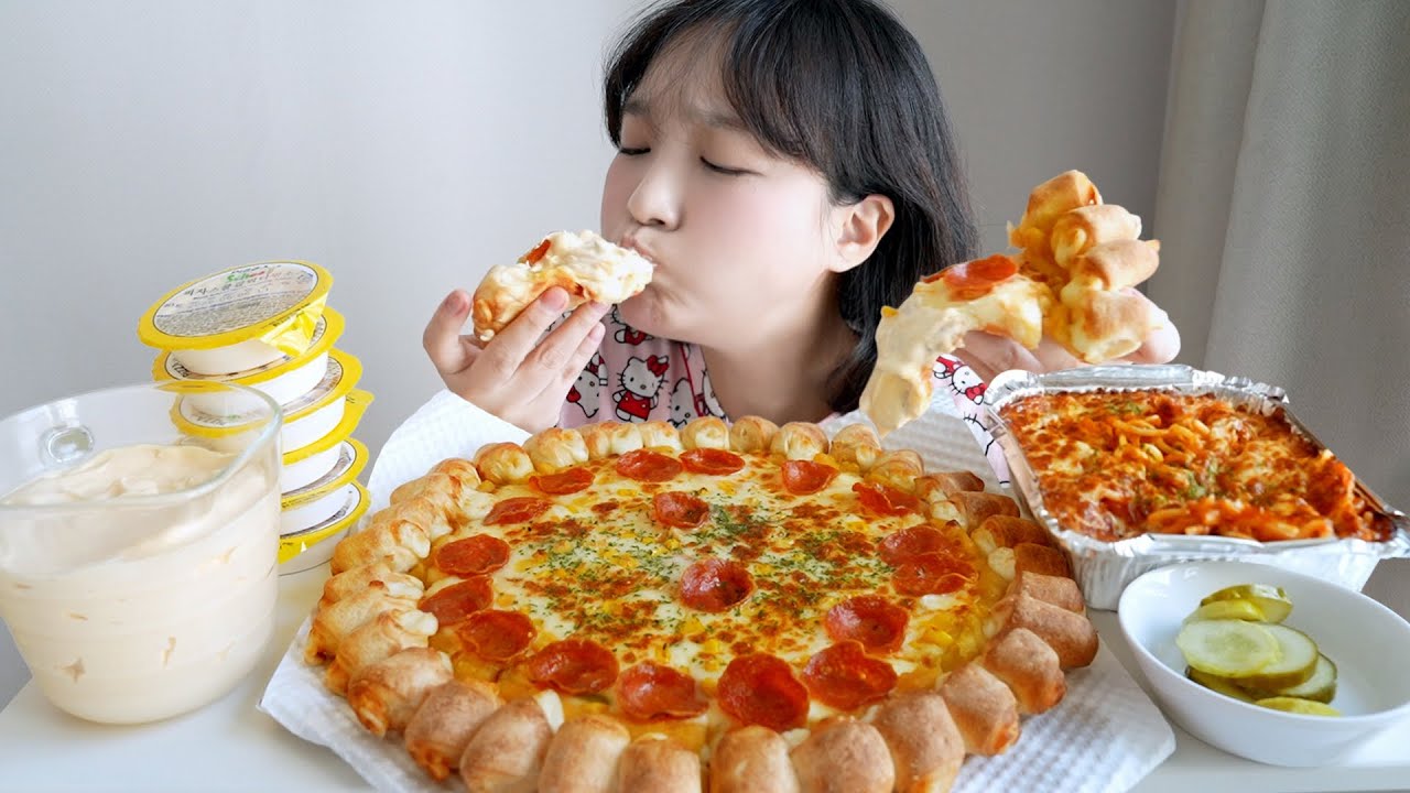 피자 먹방은 핑계고 갈릭 소스 먹방🍕(ft.피자스쿨 콤비네이션 피자+치즈 추가) REALSOUND MUKBANG | Pizza :D