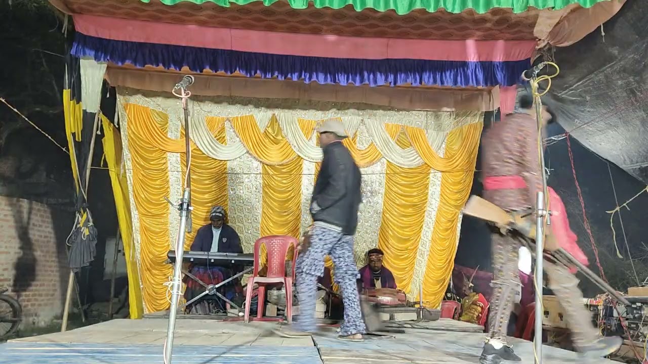 मंत्री के पहुंचते ही दोनों जोड़ों में अपनी रैयत को छोड़कर भाग खड़े हुए नंबर एक नौटंकी