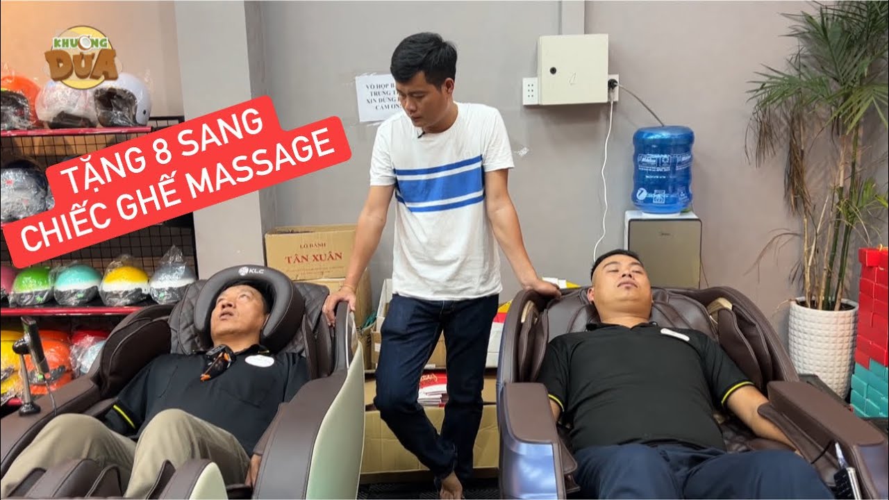 Bị ghẹo hoài nên giờ Khương Dừa có ý tốt tặng ghế massage gần 50 triệu 8 Sang không dám tin