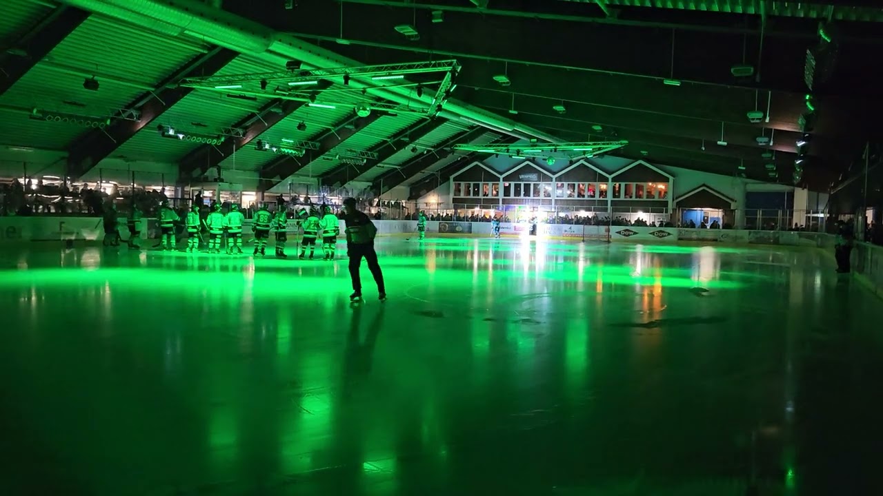 Einlauf Harsefeld Tigers vs Jadehaie Sande Playoffs Regional Liga Nord 03.03.24