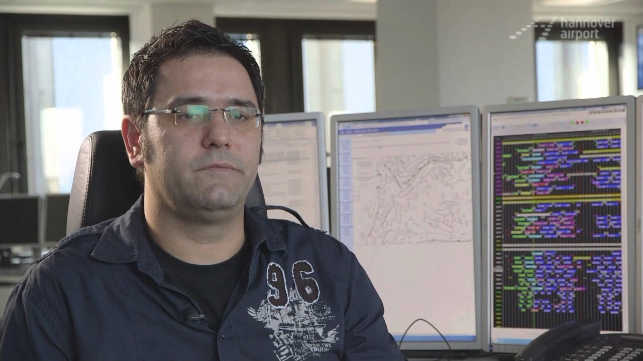 Flight plans, NOTAMs, loadsheets - What pilots have to know before take-off