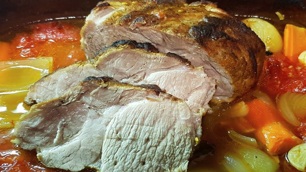 Saftiger Schweinenackenbraten im Römertopf. Ein schnelles und einfaches Rezept!