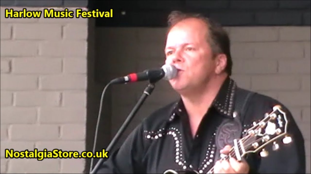 Steve Cherelle sings Charlie Pride's Comfort of her wings