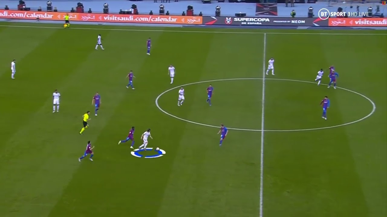 Luka Modric vs Barcelona  - analysis by Joe Cole & Martin Keown (2022)