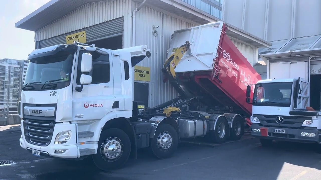 Veolia’s DAF Hook Lift - Ft Aussie Garbo
