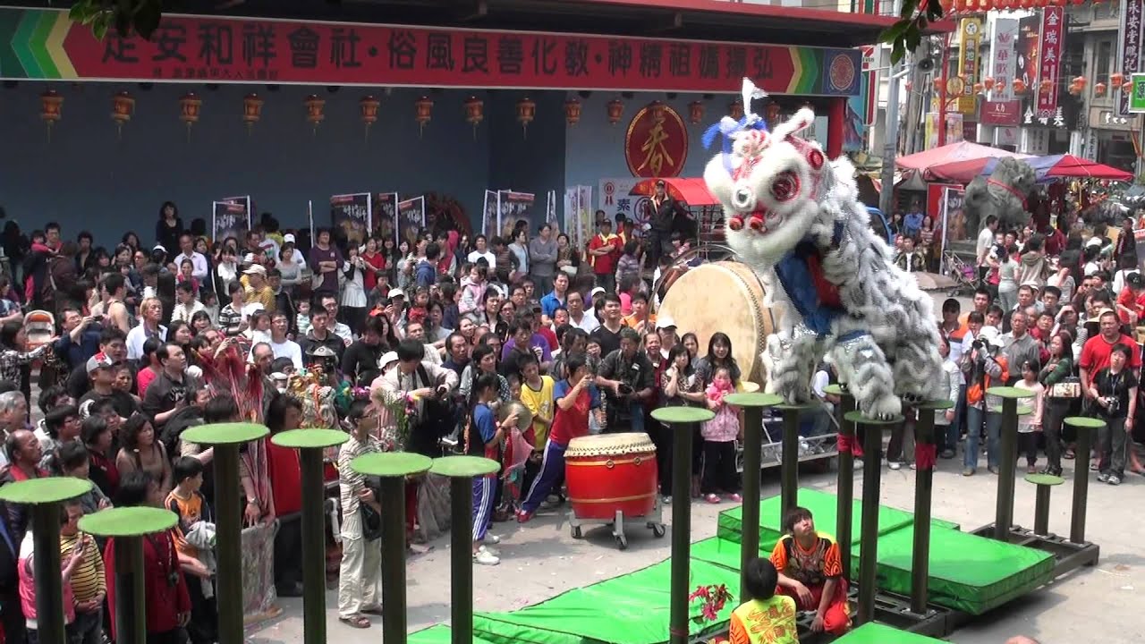2011 0403 南獅冠軍_基隆長興呂師父醒獅館於大甲鎮瀾宮表演