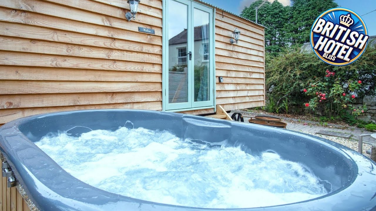 Willow - 1 Bedroom Shepherd's Hut - Amroth | Tenby, United Kingdom | Hotel Review 🛏️