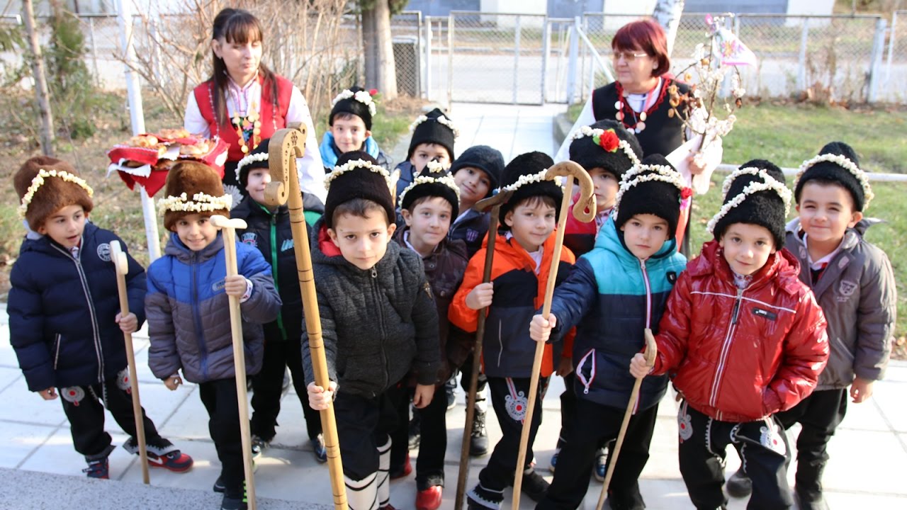 Малките коледари от ОДЗ Ран Босилек гостуваха на кмета на село Тополи